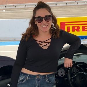 Meet your Posher, Danielle